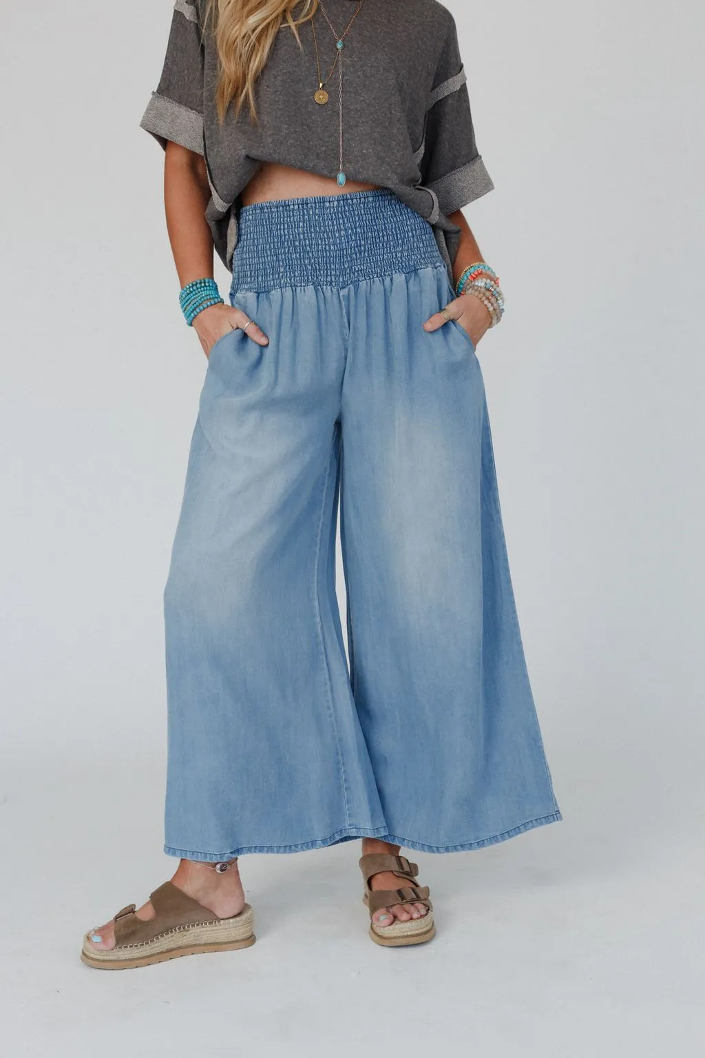 Free Falling Wide Leg Pants - Light Denim